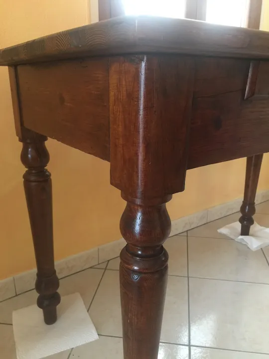 Piccolo tavolo in studio commerciale — dettaglio 1