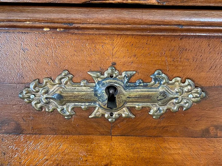 Il comò della casa del Sole — dettaglio 8