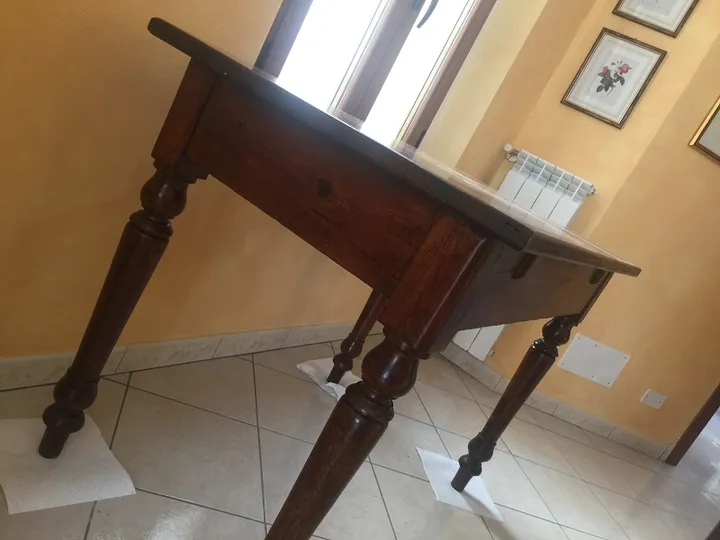 Piccolo tavolo in studio commerciale — dettaglio 4